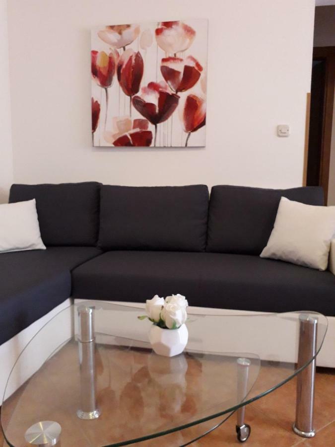 Apartman Lean Пула Екстериор снимка