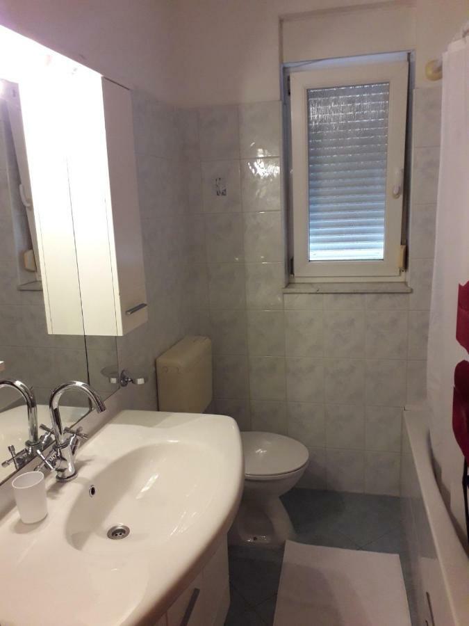 Apartman Lean Пула Екстериор снимка