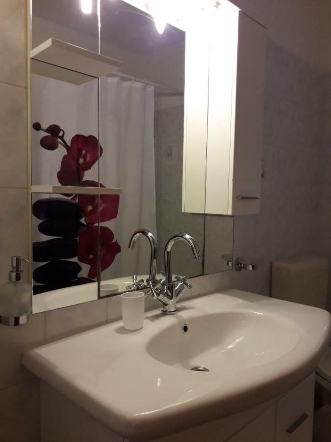 Apartman Lean Пула Екстериор снимка