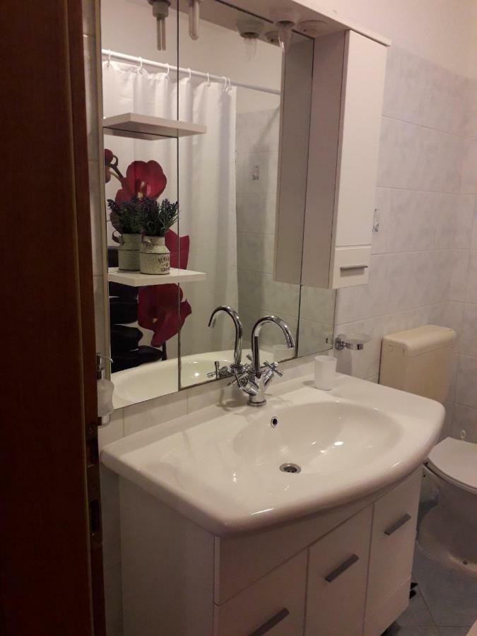 Apartman Lean Пула Екстериор снимка
