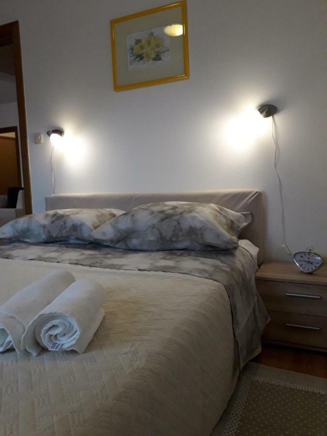 Apartman Lean Пула Екстериор снимка