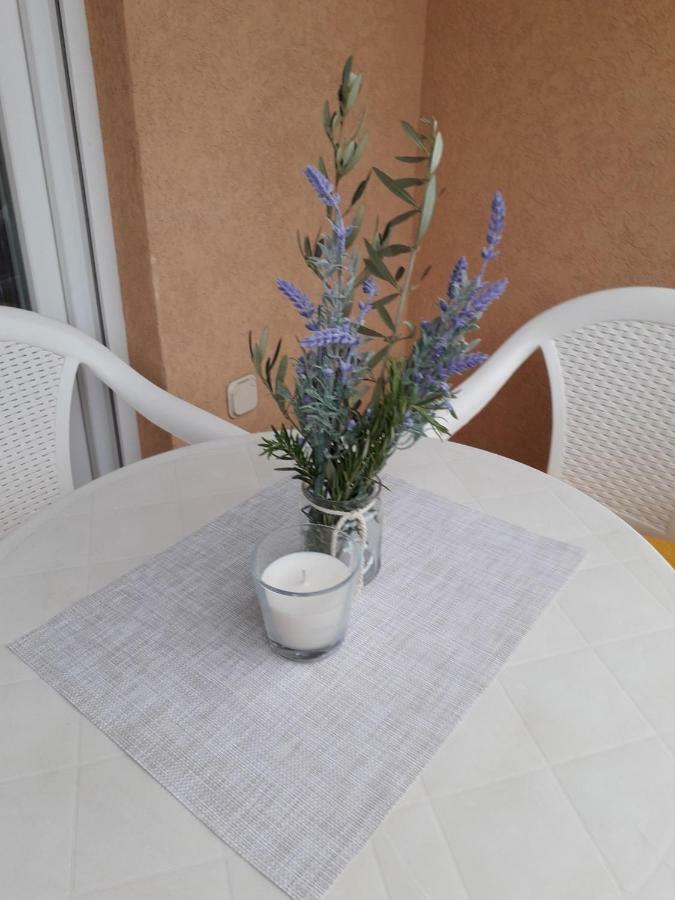 Apartman Lean Пула Екстериор снимка
