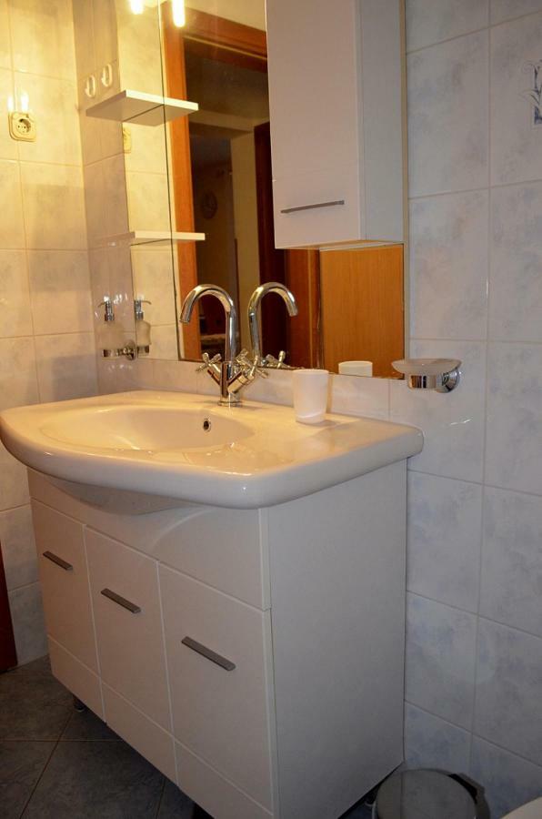 Apartman Lean Пула Екстериор снимка
